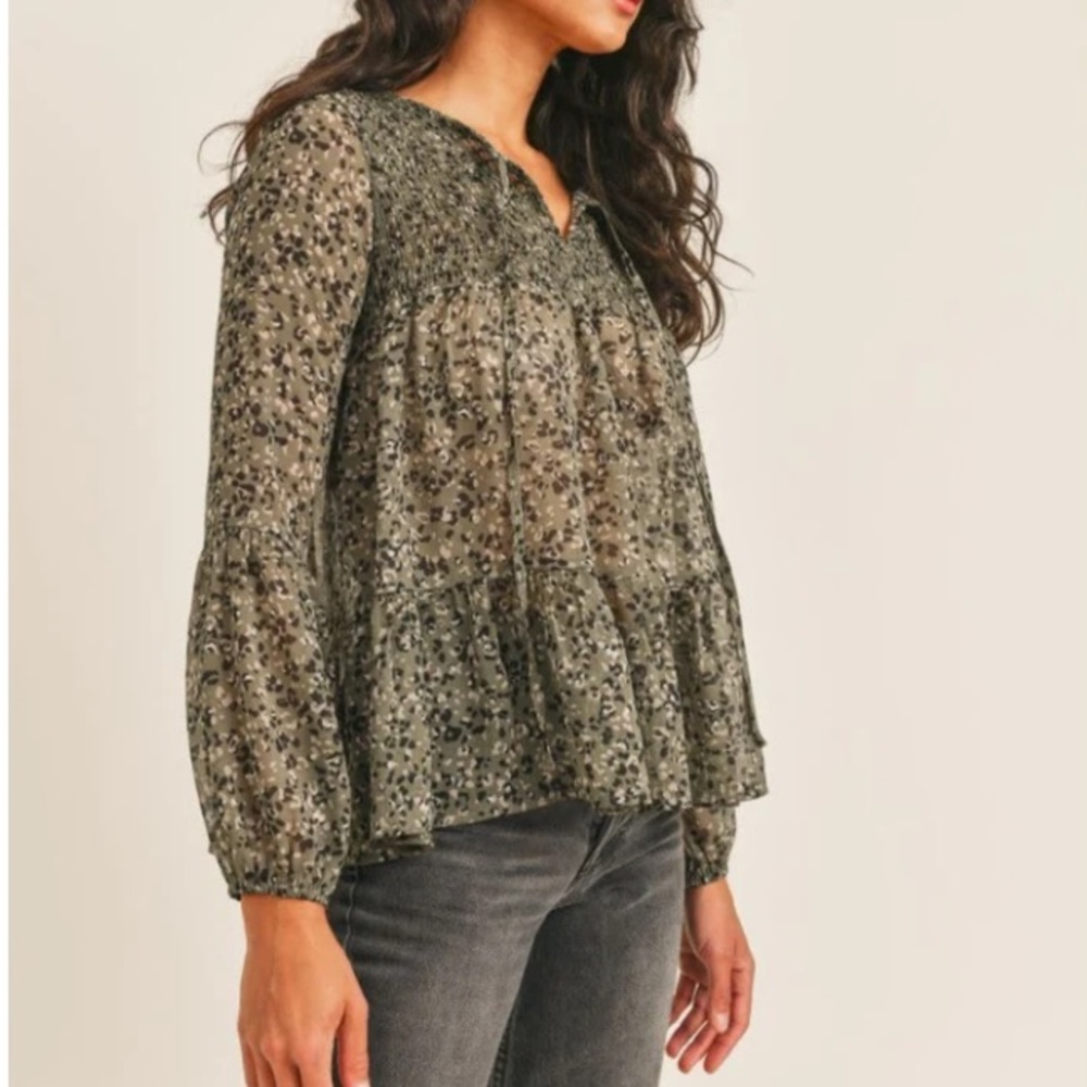 SALE!! Flowy part sheer baby doll blouse size S NWT.   3
